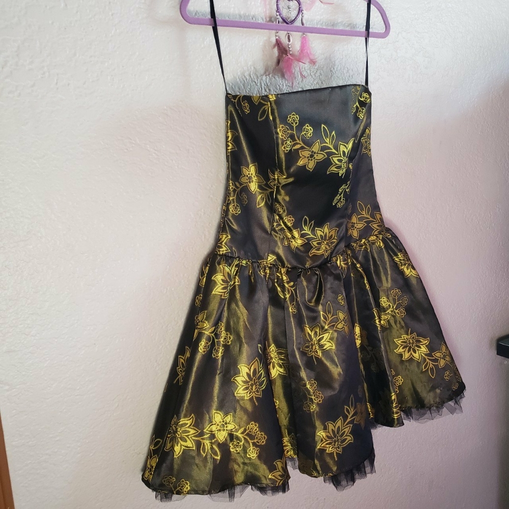 Super adorable cocktail dress.